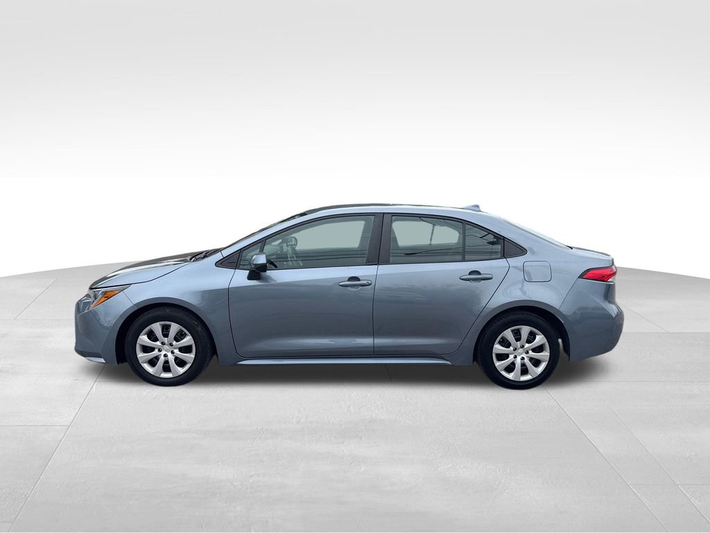 Used 2023 Toyota Corolla LE image 3