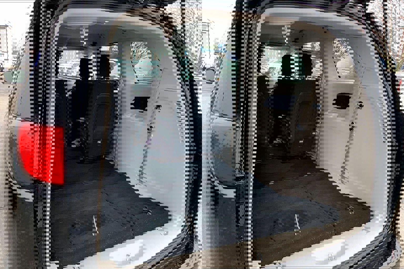 Used 2024 Chrysler Voyager LX image 4