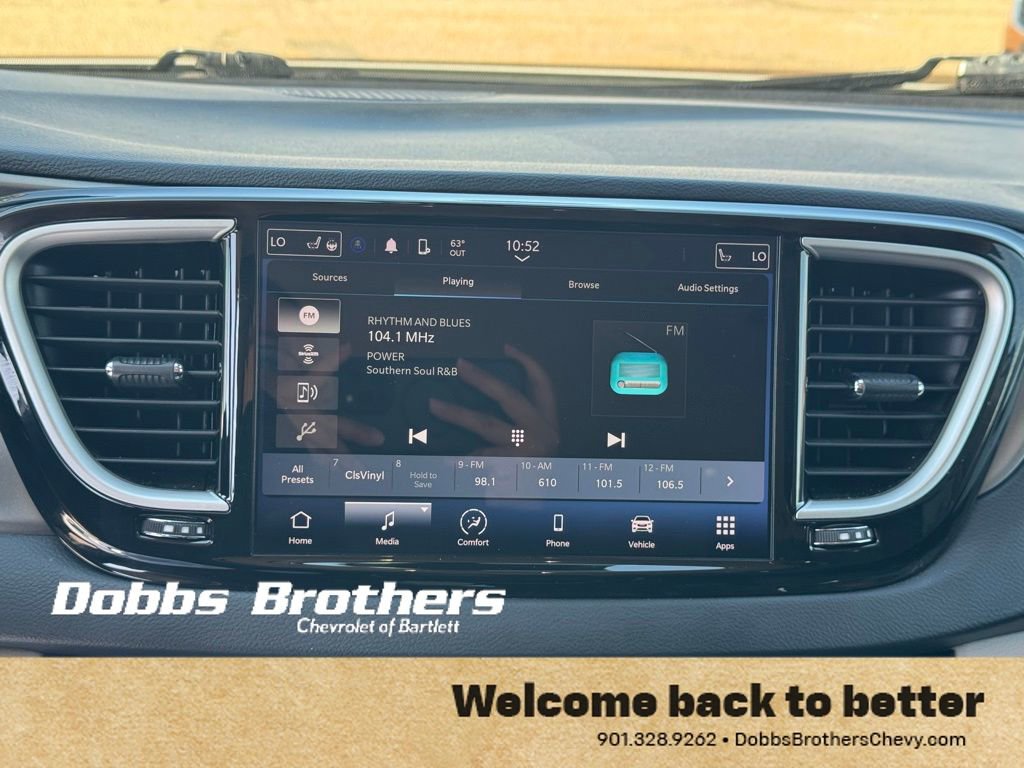 Used 2023 Chrysler Pacifica Touring-L image 31