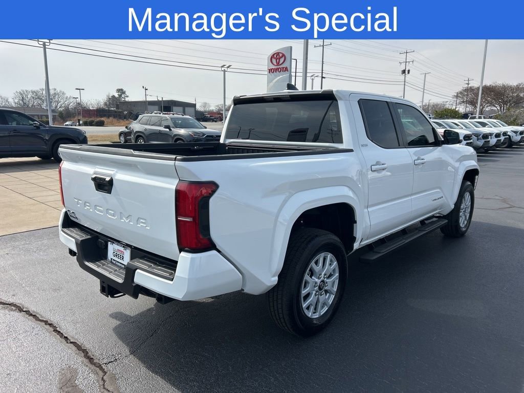 Used 2025 Toyota Tacoma SR5 AWD/4WD image 18