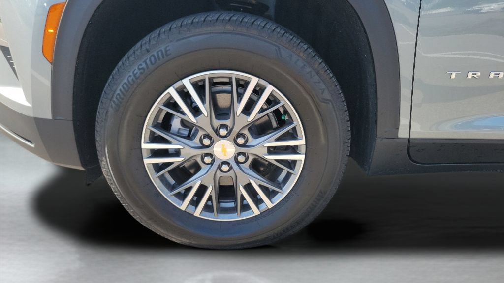 Used 2026 Chevrolet Traverse LT FWD image 25