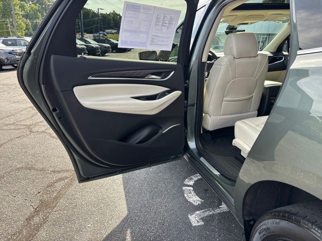 Used 2022 Buick Enclave Avenir w/ Trailering Package, 5000 lbs. FWD image 30