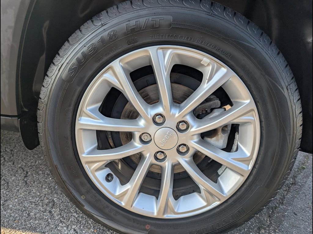 Used 2019 Jeep Cherokee Latitude w/ Popular Appearance Group FWD image 25