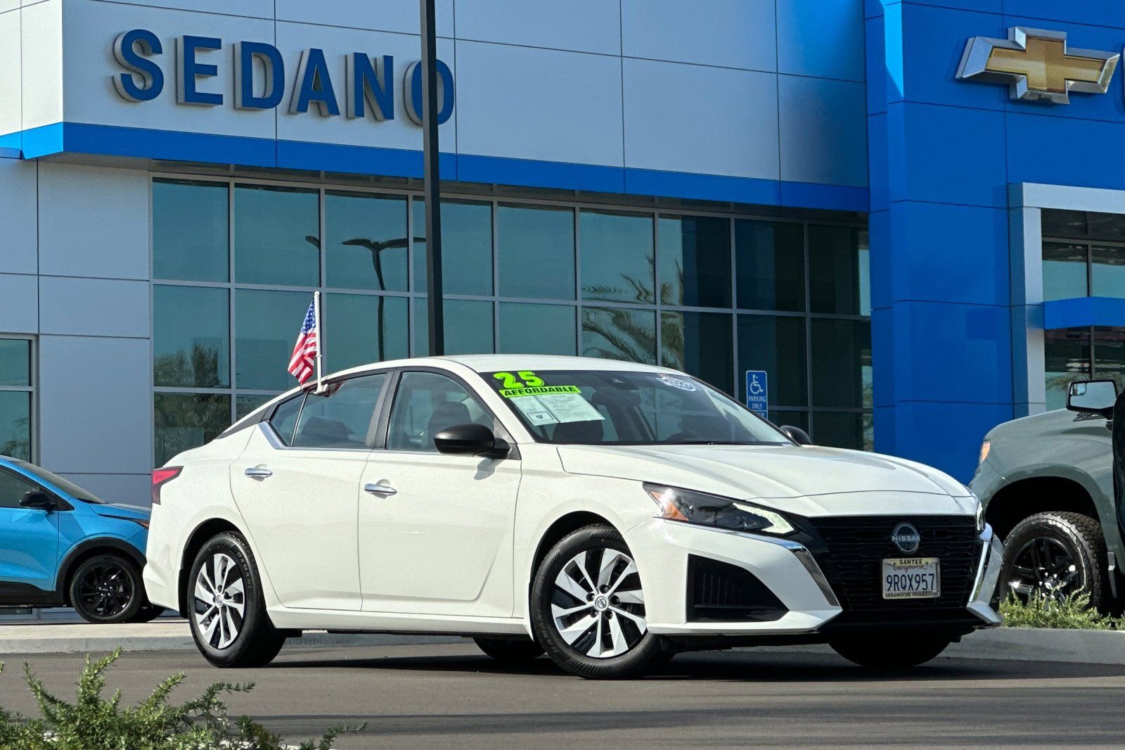 Used 2025 Nissan Altima 2.5 S FWD image 2