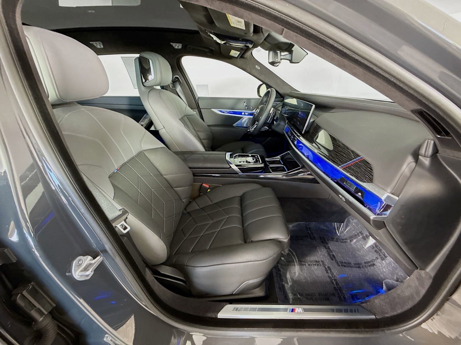 Used 2025 BMW 760i xDrive image 30