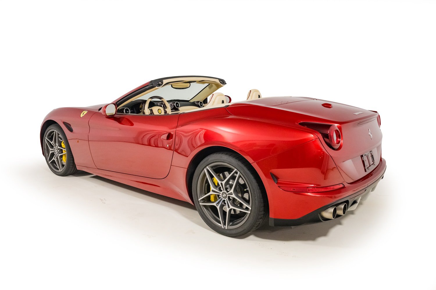 Used 2015 Ferrari California T RWD image 13