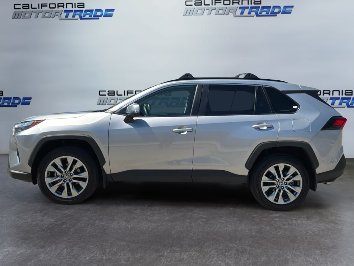 Used 2024 Toyota RAV4 XLE Premium FWD image 8