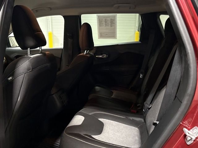 Used 2015 Jeep Cherokee Sport w/ Sport Appearance Group FWD image 21