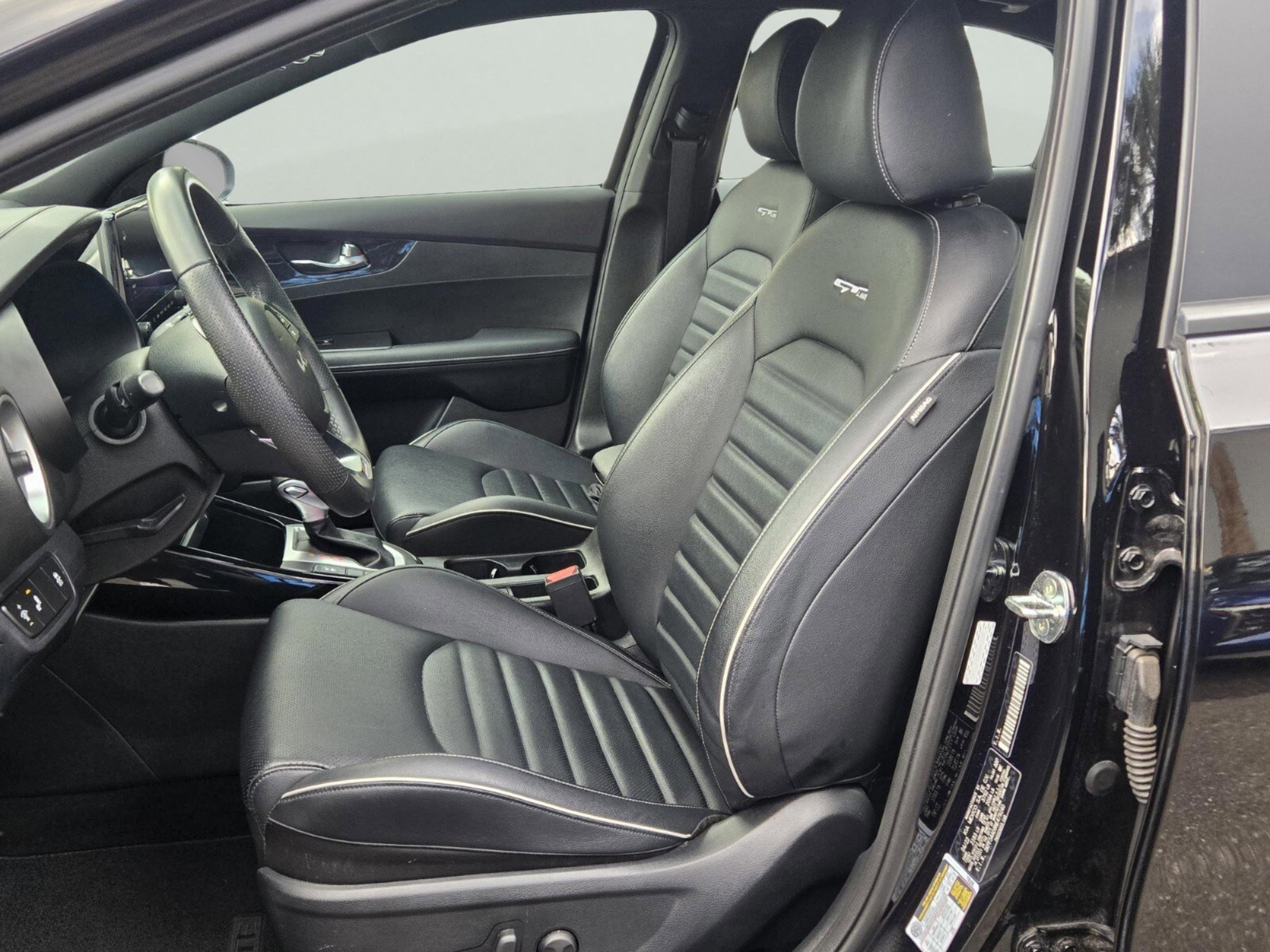 Used 2022 Kia Forte GT-Line w/ GT-Line Premium Package image 16