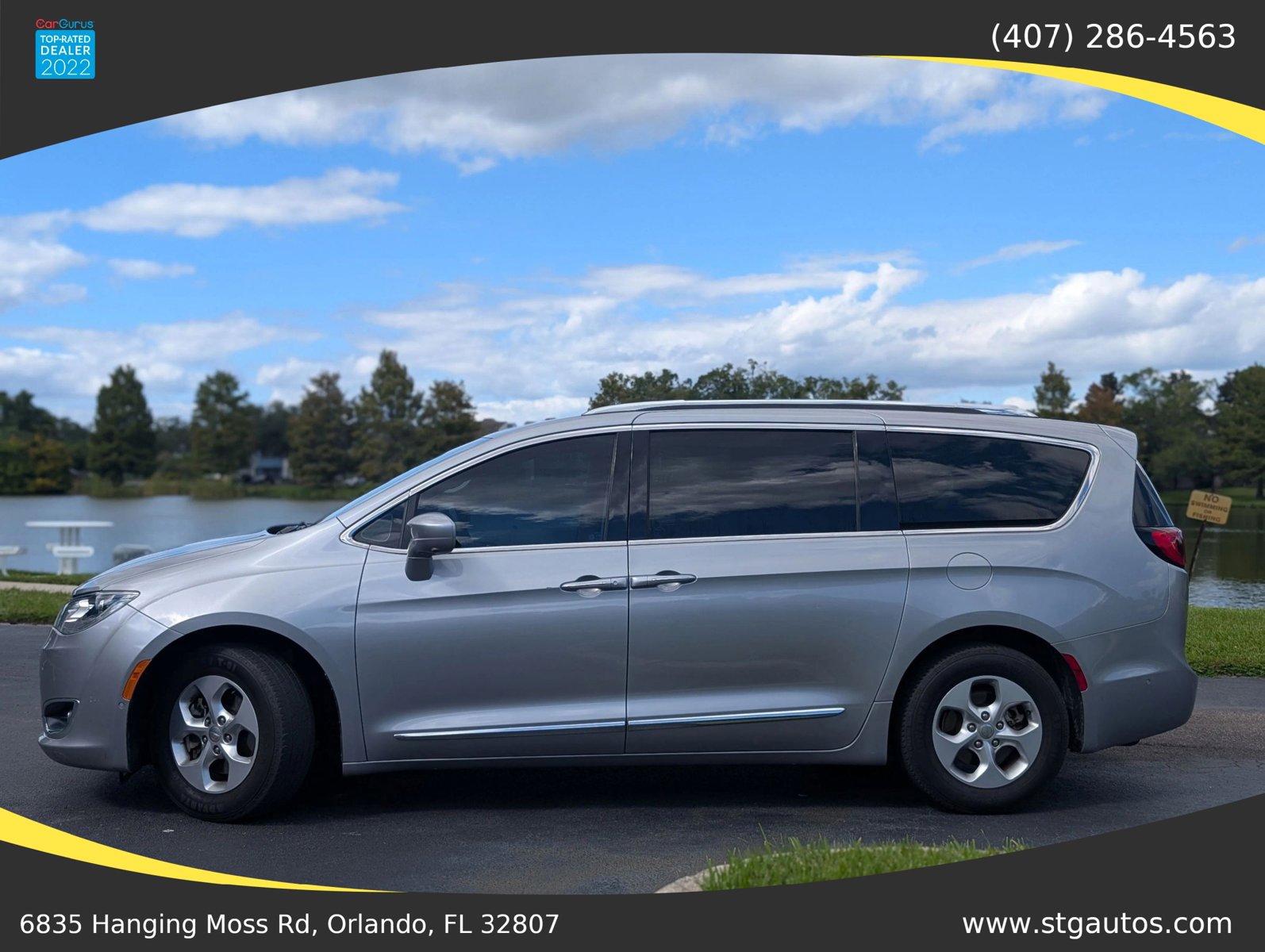 Used 2017 Chrysler Pacifica Touring-L Plus w/ Advanced Safetytec Group FWD image 2