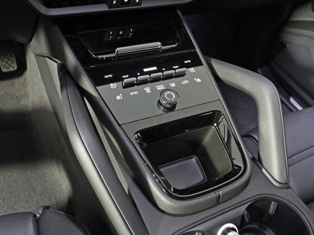 Certified 2025 Porsche Cayenne Coupe image 29