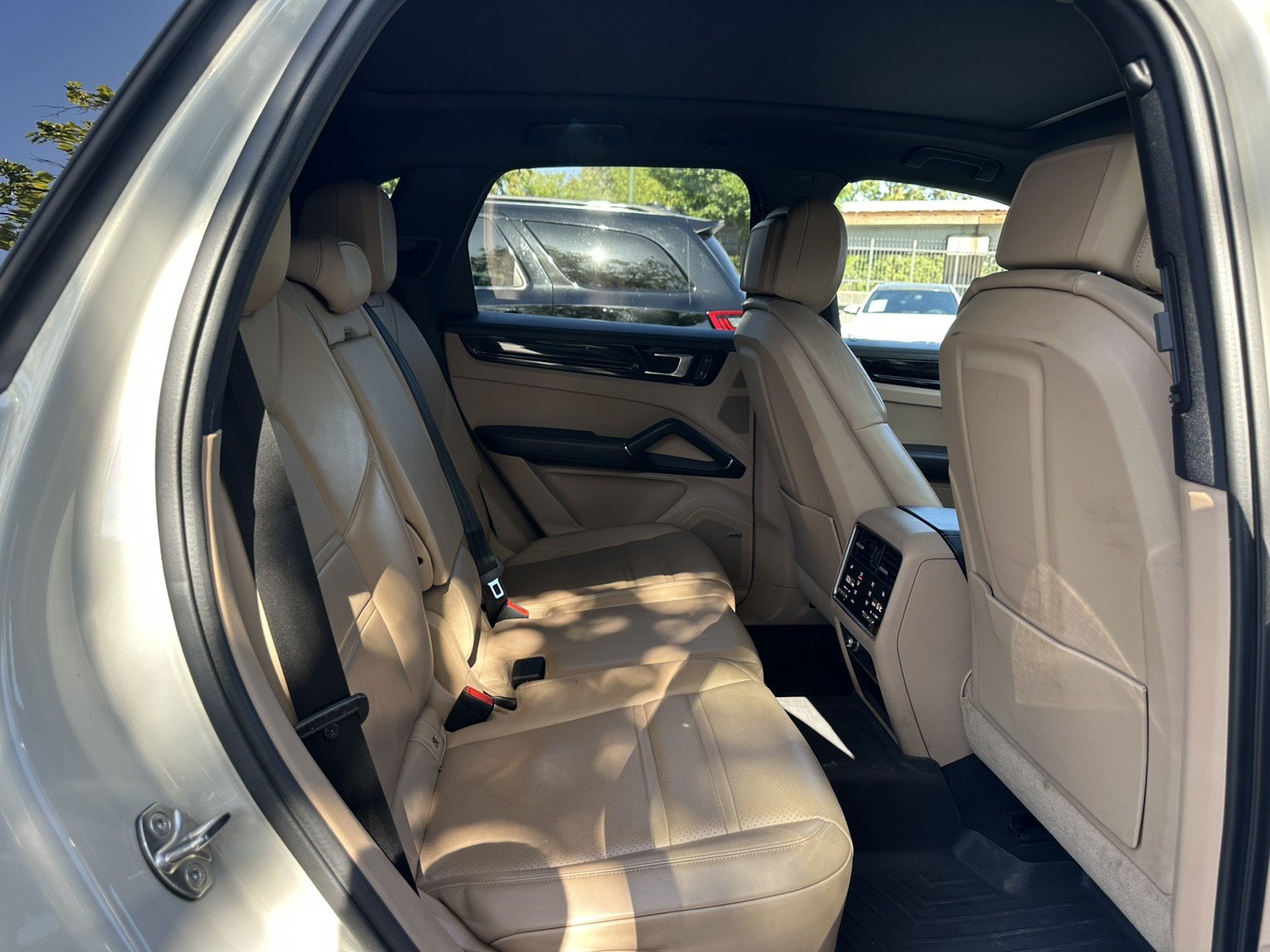 Used 2023 Porsche Cayenne S AWD/4WD image 21