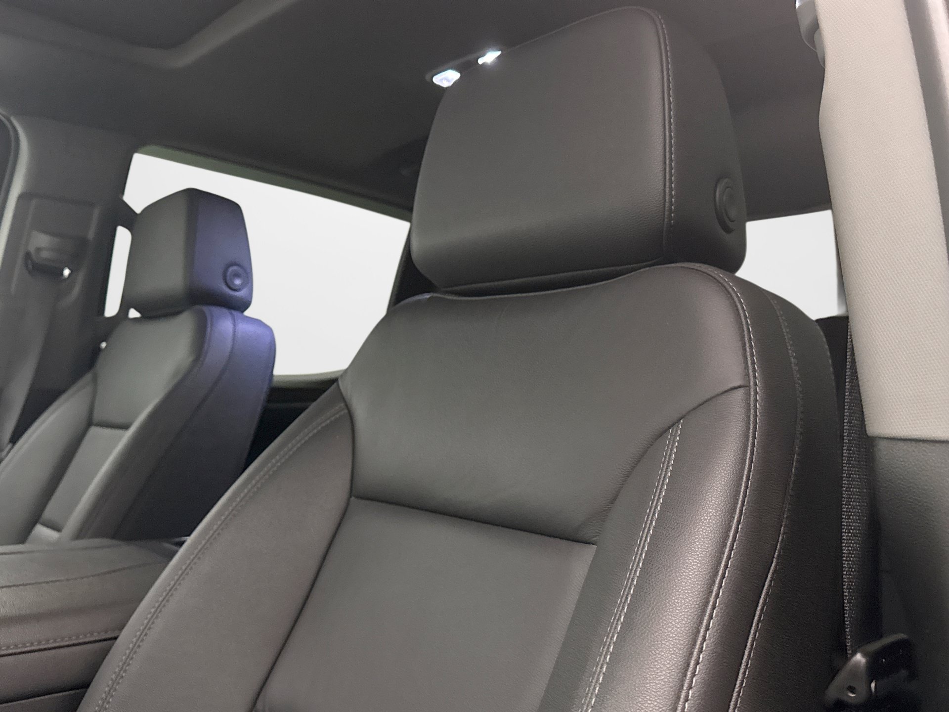 Used 2025 Chevrolet Silverado 1500 RST w/ Redline Edition AWD/4WD image 8
