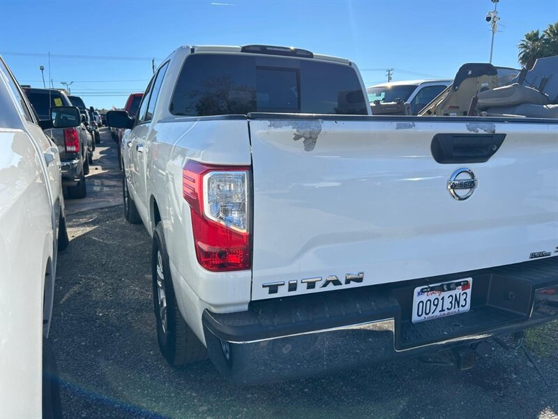 Used 2017 Nissan Titan SV RWD image 7