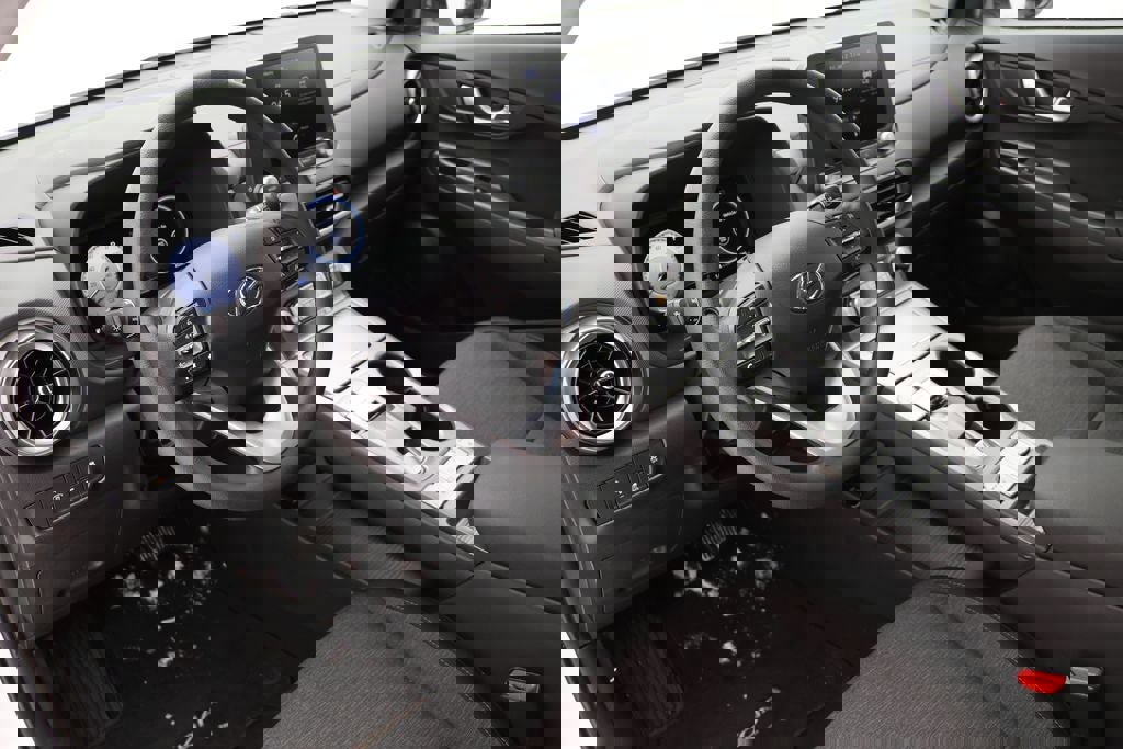 Used 2023 Hyundai Kona SE w/ Cargo Package image 14