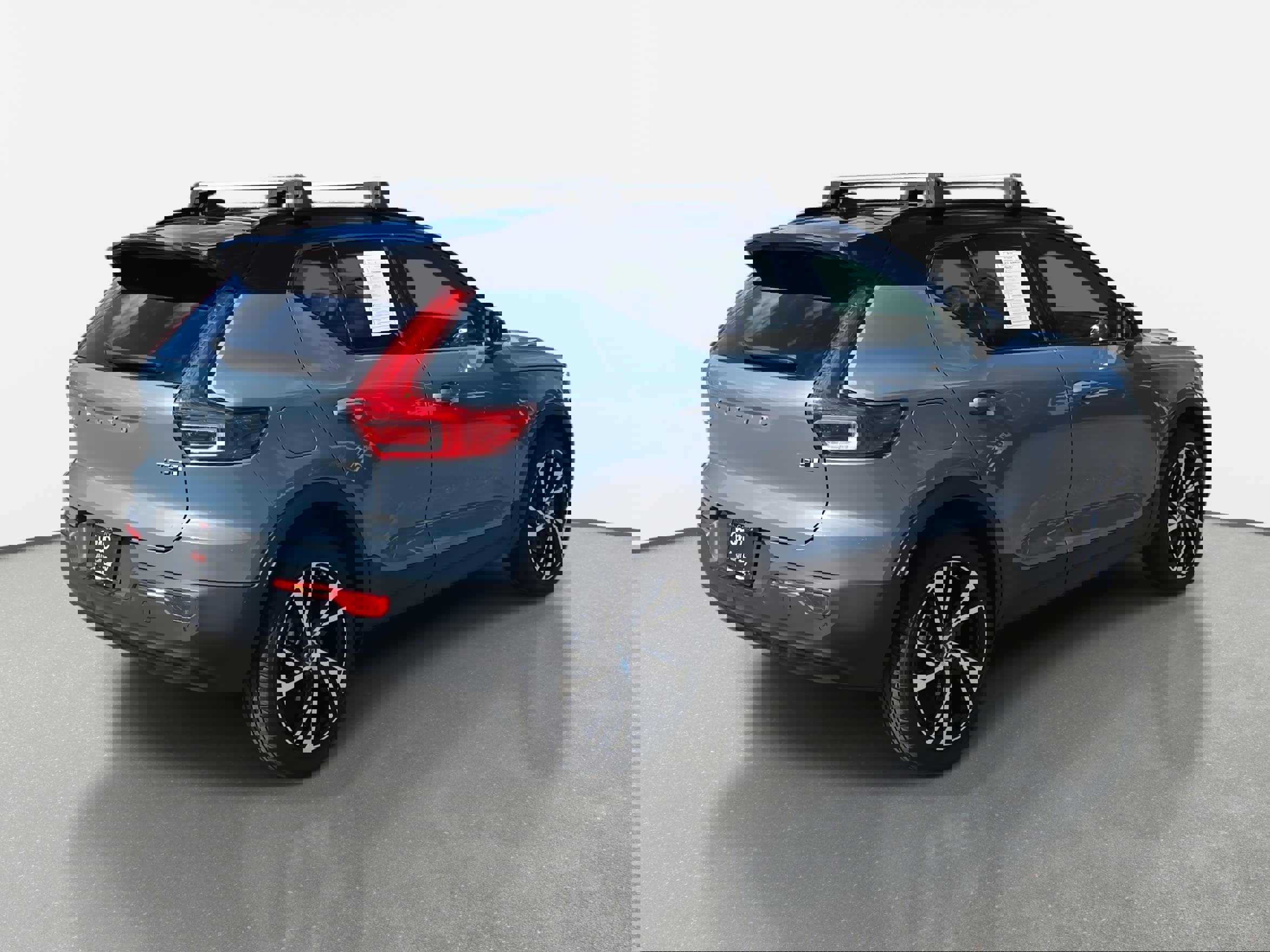 Used 2022 Volvo XC40 T5 R-Design w/ Advanced Package image 5