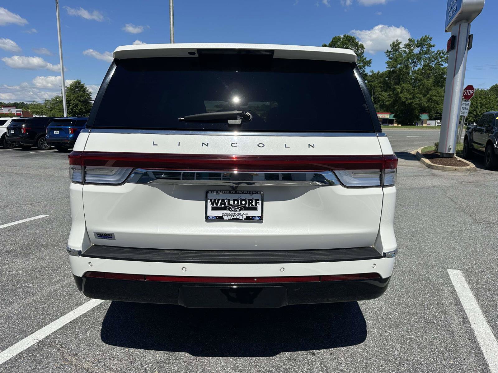Used 2022 Lincoln Navigator Reserve w/ Monochromatic Package AWD/4WD image 5