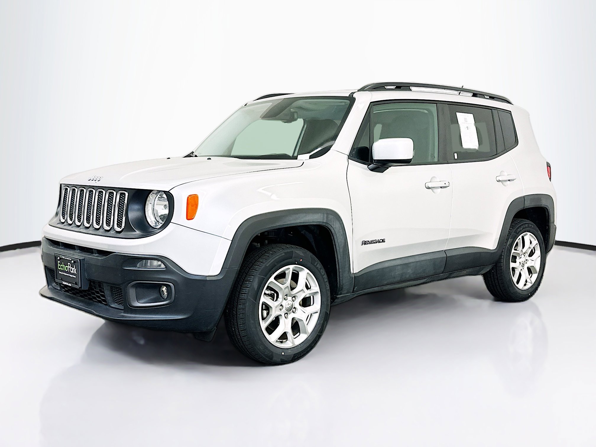 Used 2017 Jeep Renegade Latitude AWD/4WD image 3