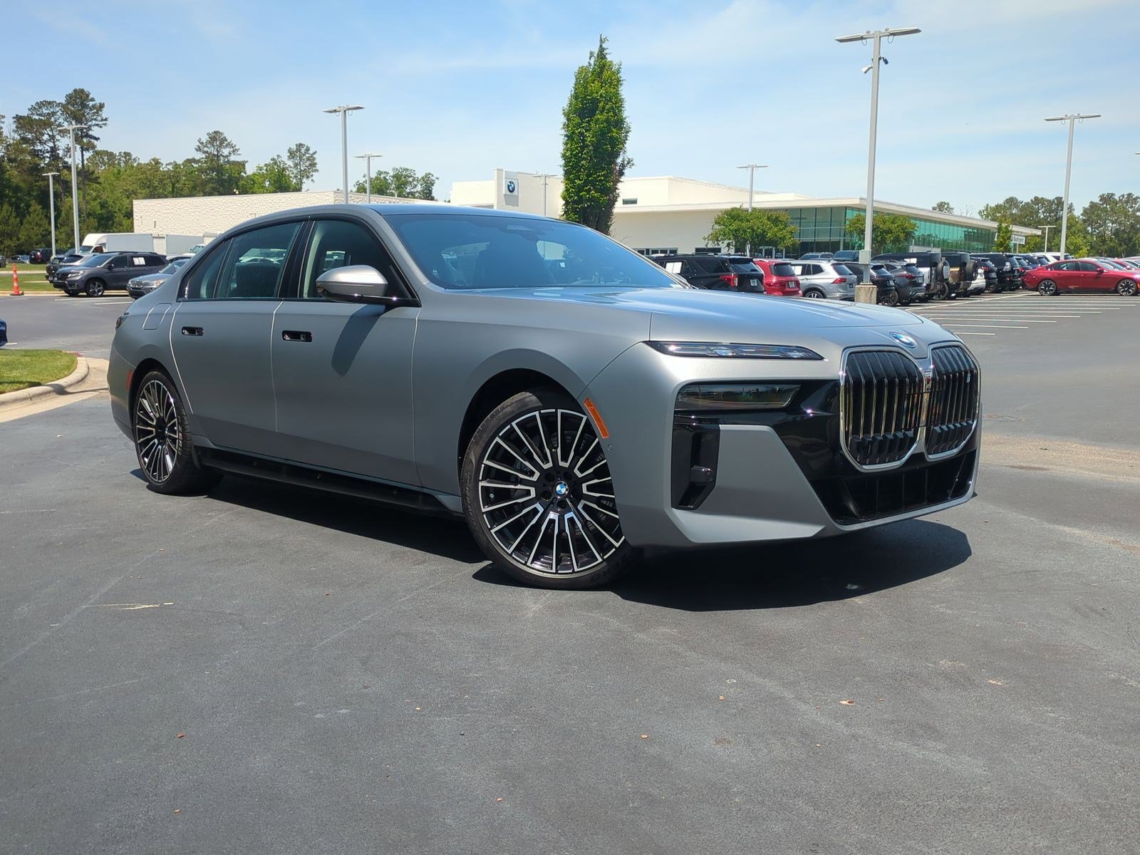 Certified 2025 BMW i7 xDrive60 w/ Executive Package image 2
