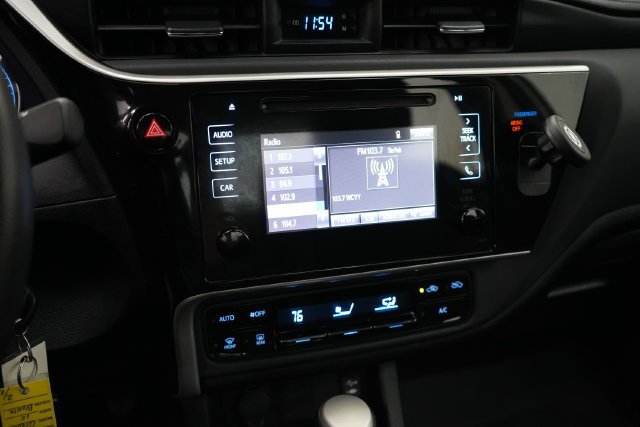 Used 2018 Toyota Corolla LE FWD image 24