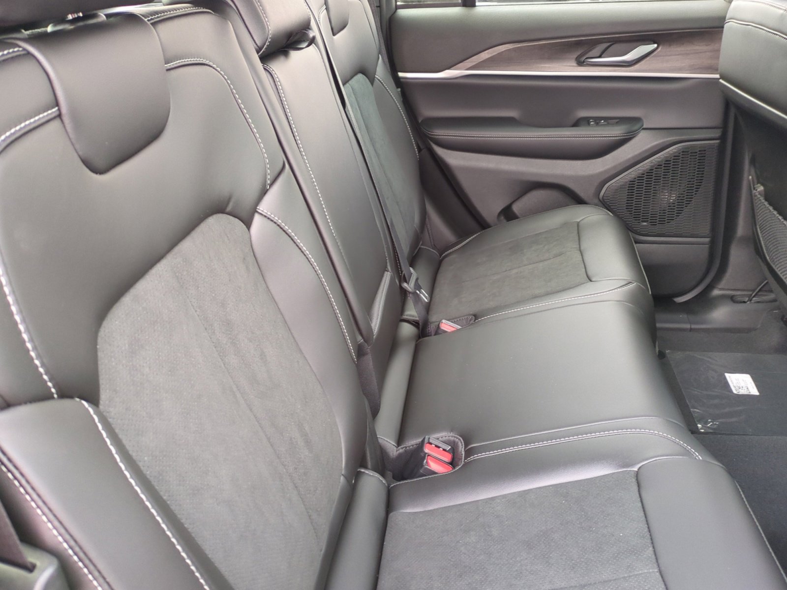 New 2026 Jeep Grand Cherokee Altitude AWD/4WD image 18