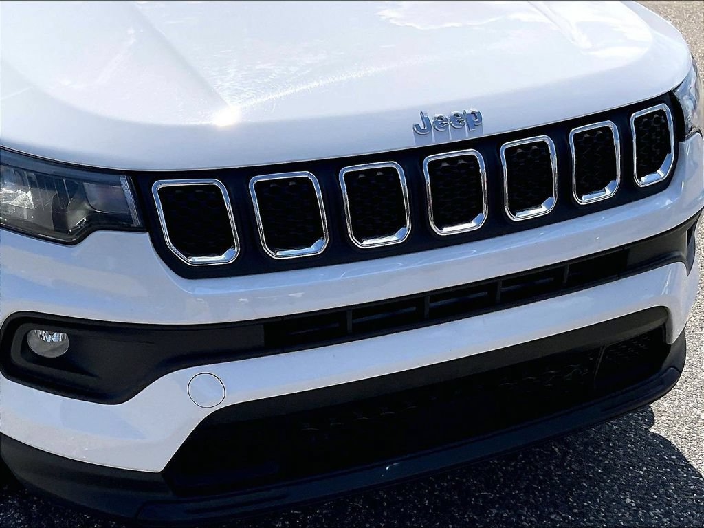 Used 2024 Jeep Compass Latitude AWD/4WD image 31