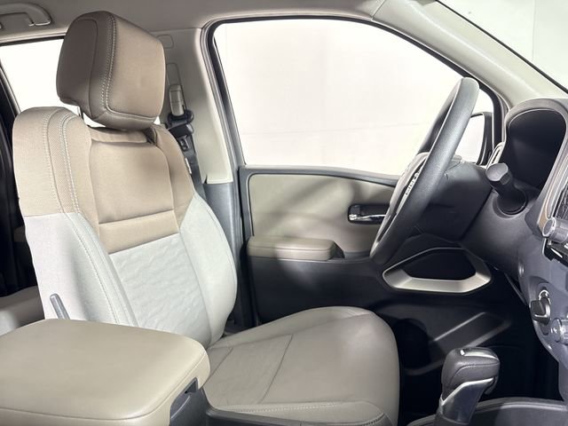 Used 2022 Nissan Frontier SV w/ Technology Package image 11