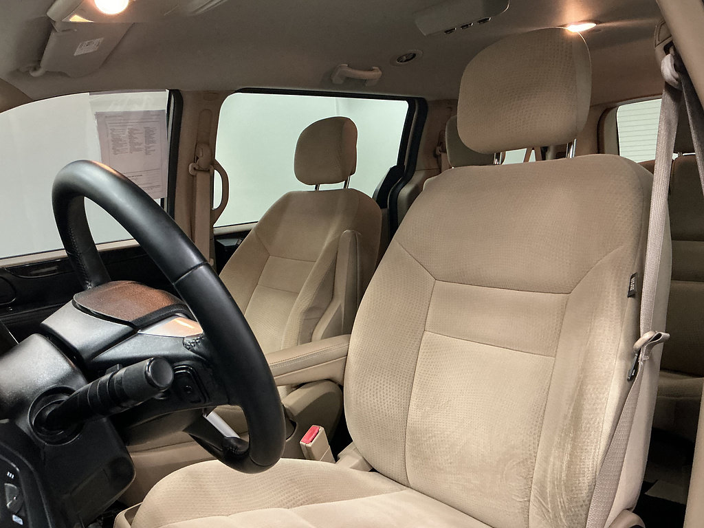 Used 2014 Dodge Grand Caravan SE w/ Quick Order Package 29E SE FWD image 9