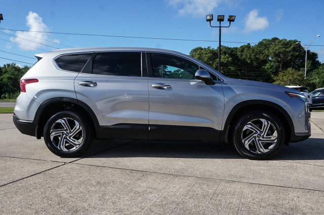 Used 2023 Hyundai Santa Fe SE w/ Winter Weather Package FWD image 3