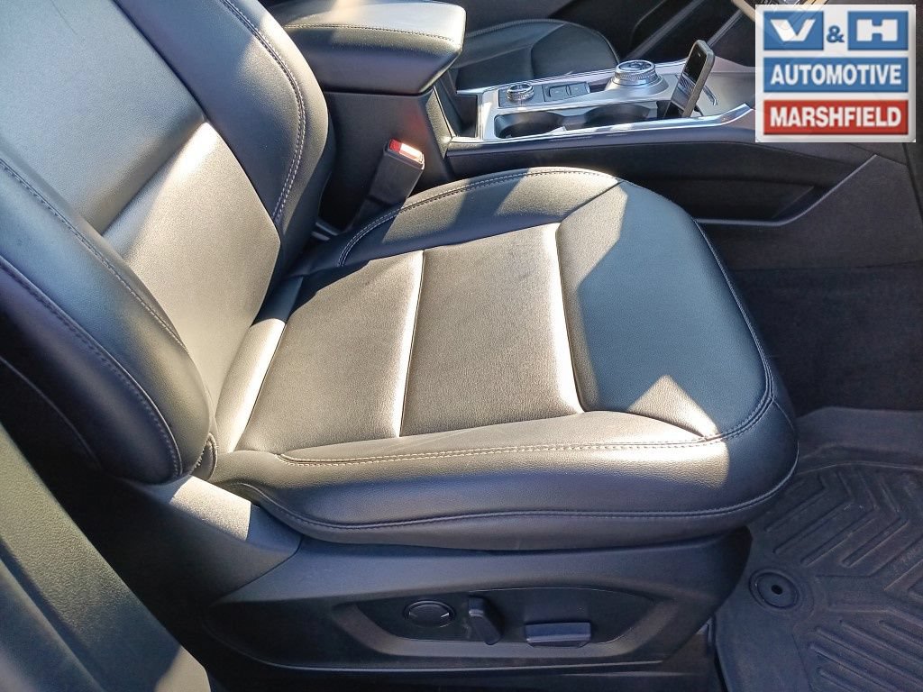 Used 2022 Ford Explorer XLT w/ Equipment Group 202A AWD/4WD image 18