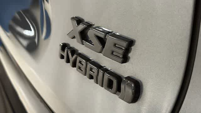 Used 2023 Toyota RAV4 XSE AWD/4WD image 9
