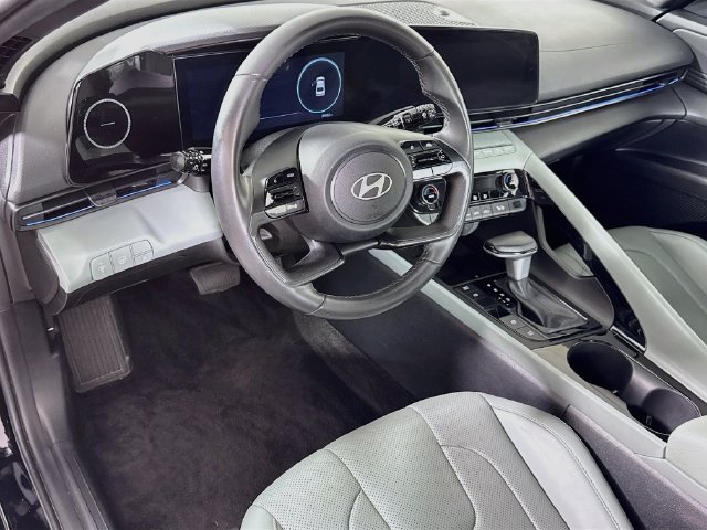 Certified 2025 Hyundai Elantra Limited FWD image 13