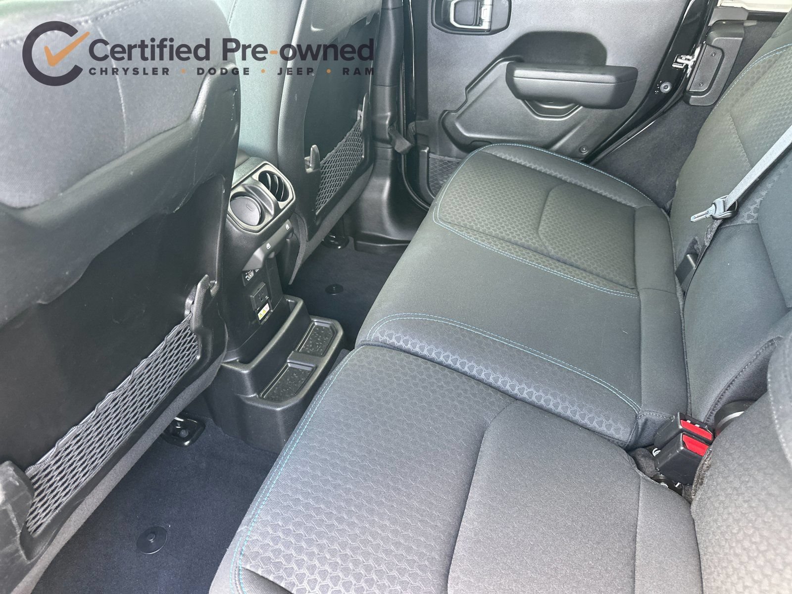 Used 2025 Jeep Wrangler Unlimited Rubicon 4xe w/ Safety Group AWD/4WD image 13