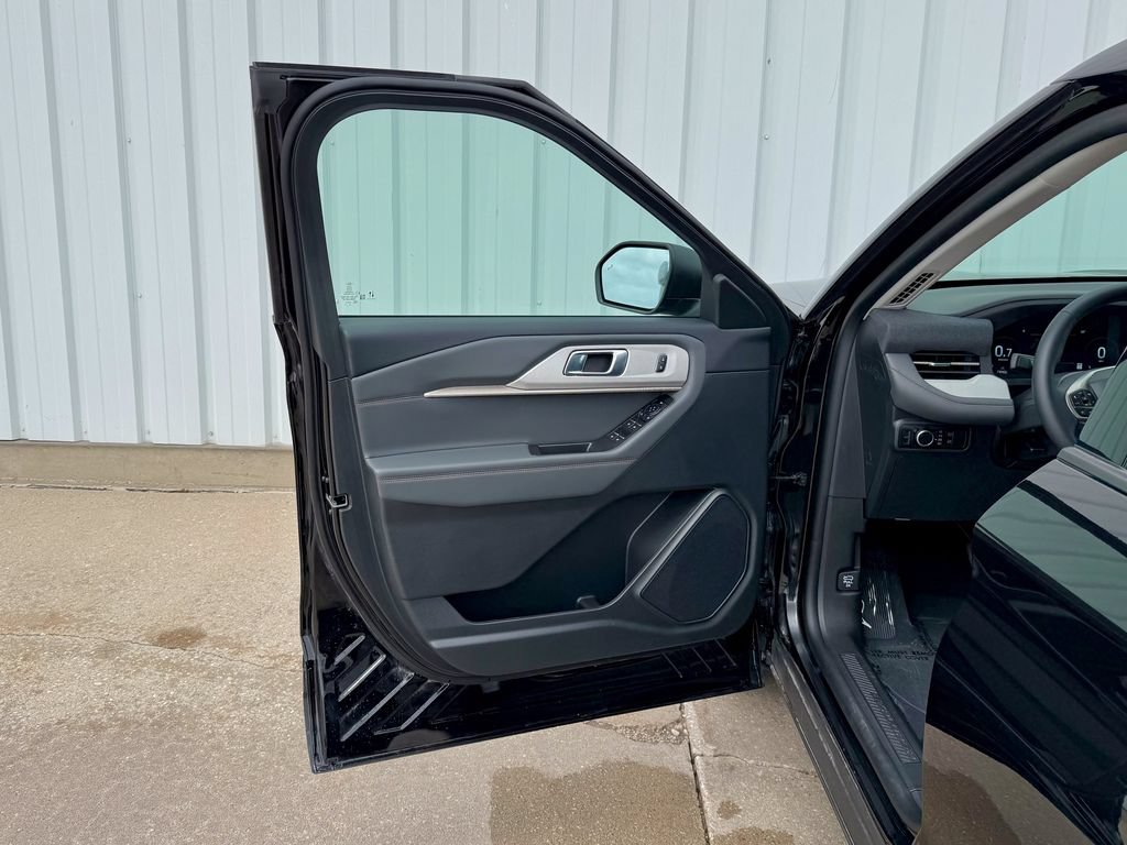 New 2026 Ford Explorer Active AWD/4WD image 14