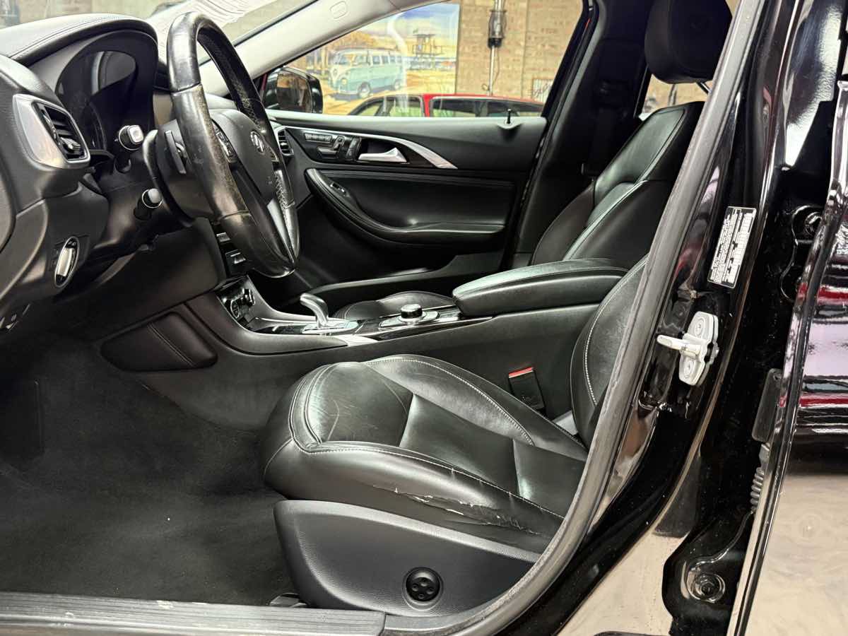 Used 2018 INFINITI QX30 Premium w/ Navigation Package AWD/4WD image 9