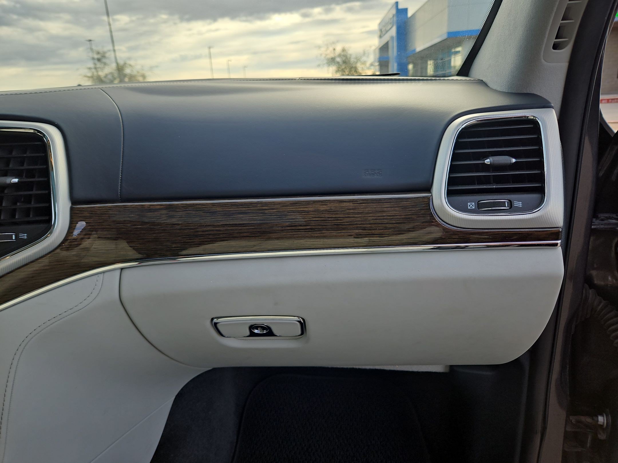 Used 2018 Jeep Grand Cherokee Summit AWD/4WD image 31