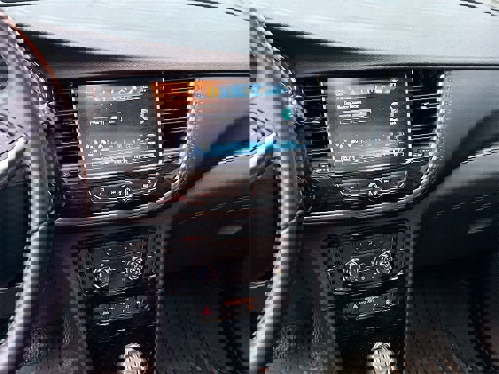 Used 2020 Buick Encore Preferred w/ Safety Package image 3