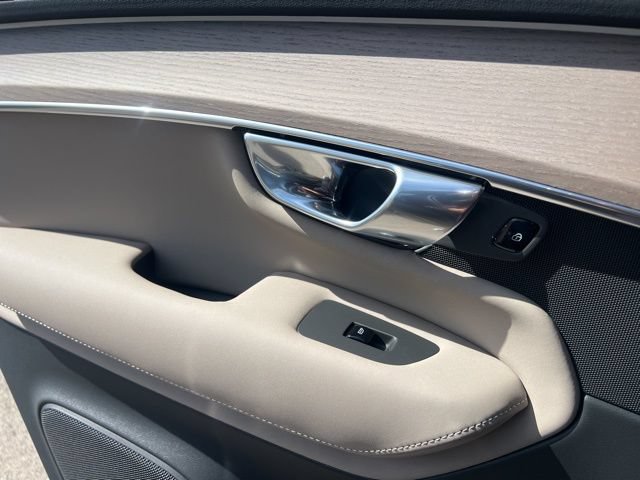 New 2026 Volvo XC90 B6 Plus w/ Protection Package Premier AWD/4WD image 25