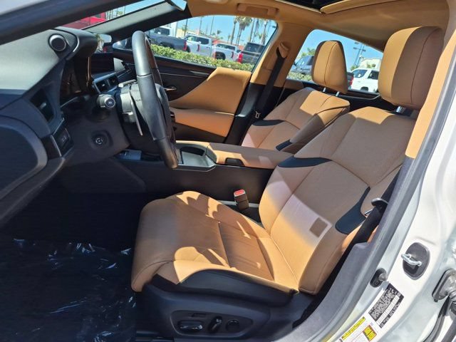 Used 2024 Lexus ES 300h w/ Accessory Package (Z1) FWD image 11