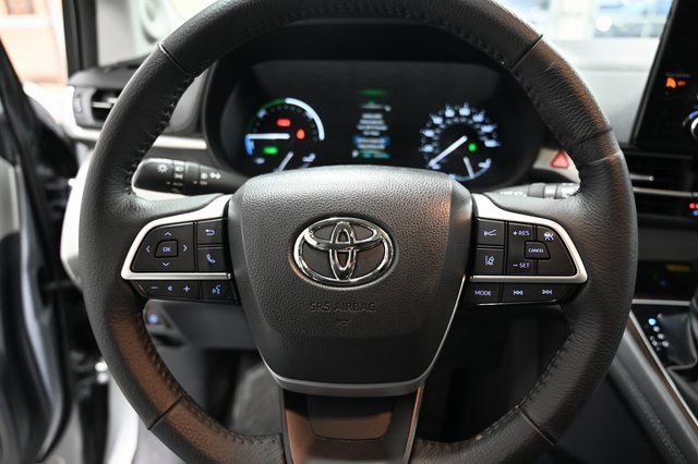 Used 2023 Toyota Sienna XLE w/ XLE Plus Package image 25