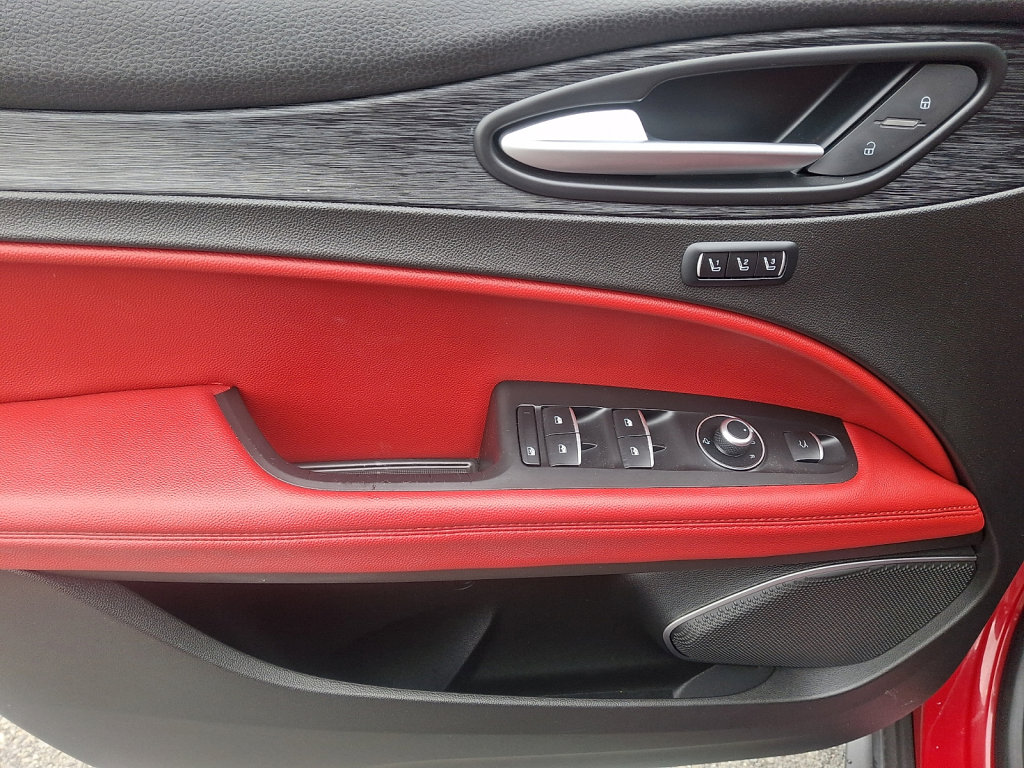 Used 2020 Alfa Romeo Stelvio RWD image 22