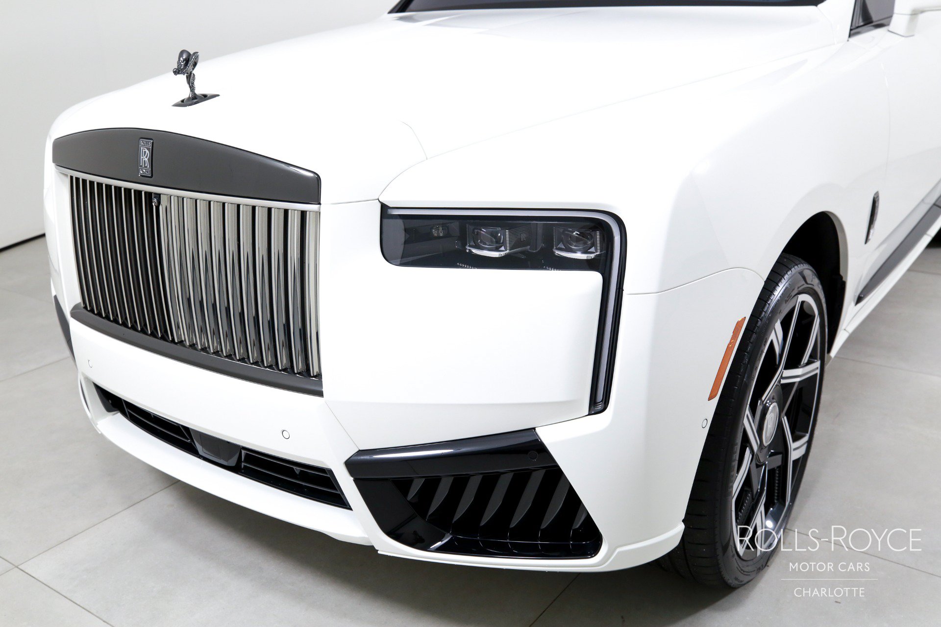 Used 2025 Rolls-Royce Cullinan Black Badge AWD/4WD image 43