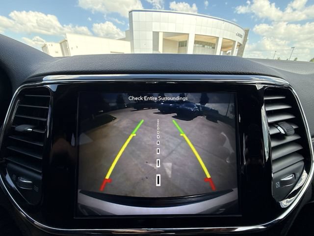 Used 2019 Jeep Grand Cherokee Altitude RWD image 17