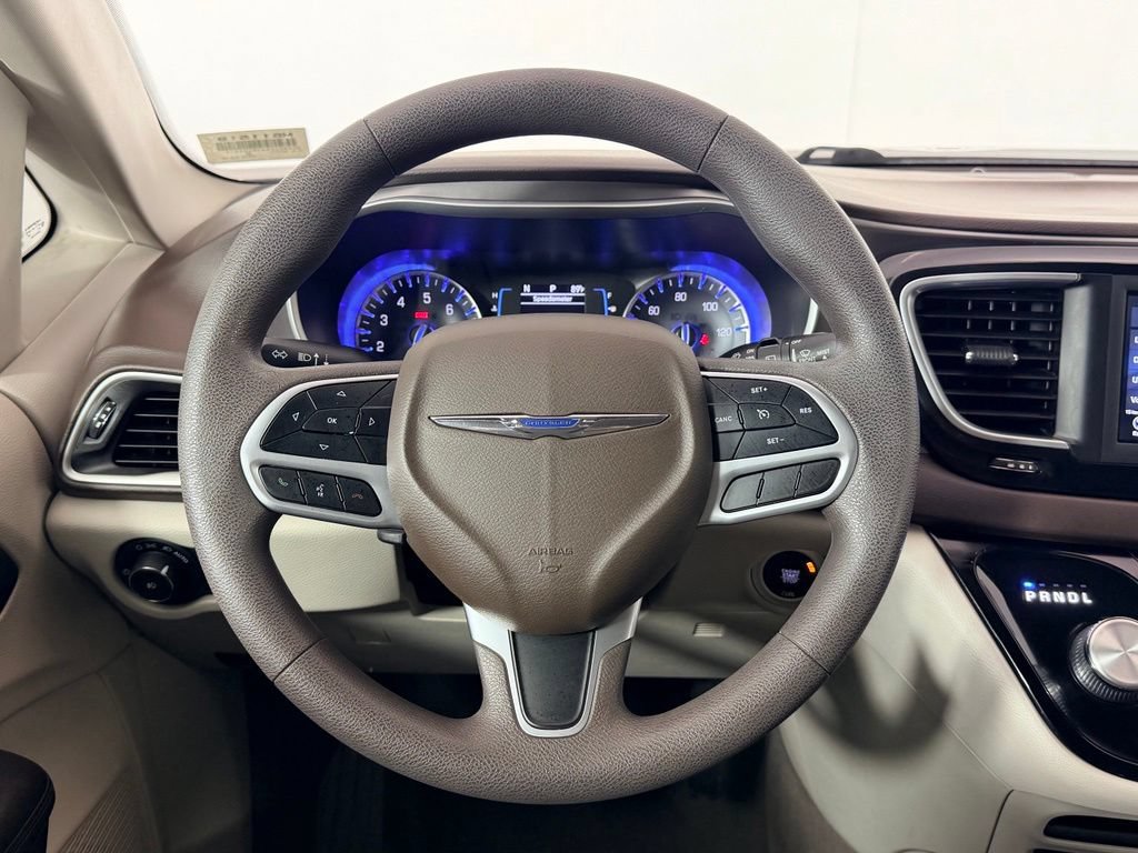 Used 2018 Chrysler Pacifica Touring Plus FWD image 12