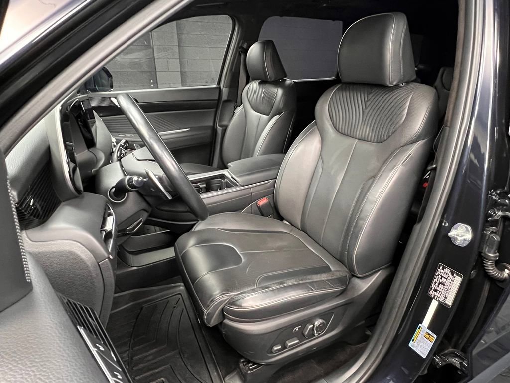 Used 2023 Hyundai Palisade Calligraphy image 2