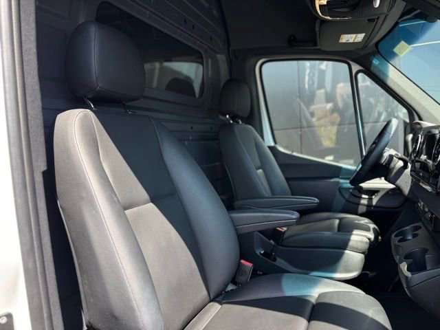 Used 2025 Mercedes-Benz Sprinter 2500 image 44