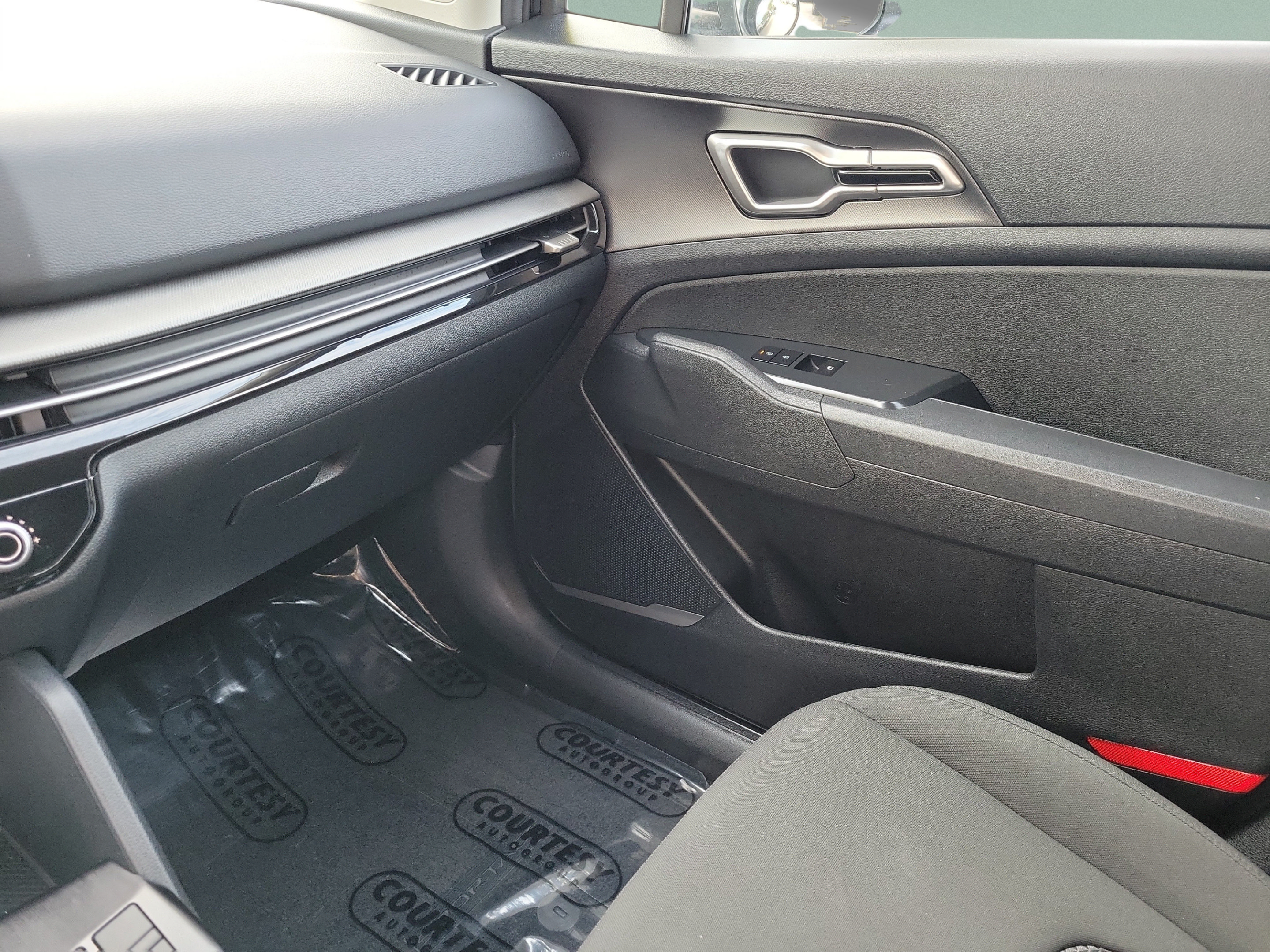 Certified 2026 Kia Sportage LX FWD image 22