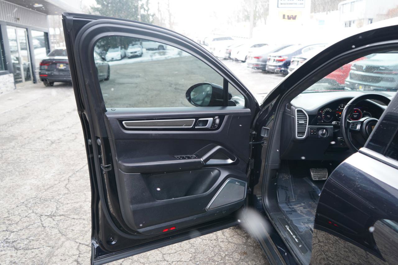 Used 2021 Porsche Cayenne Turbo image 24