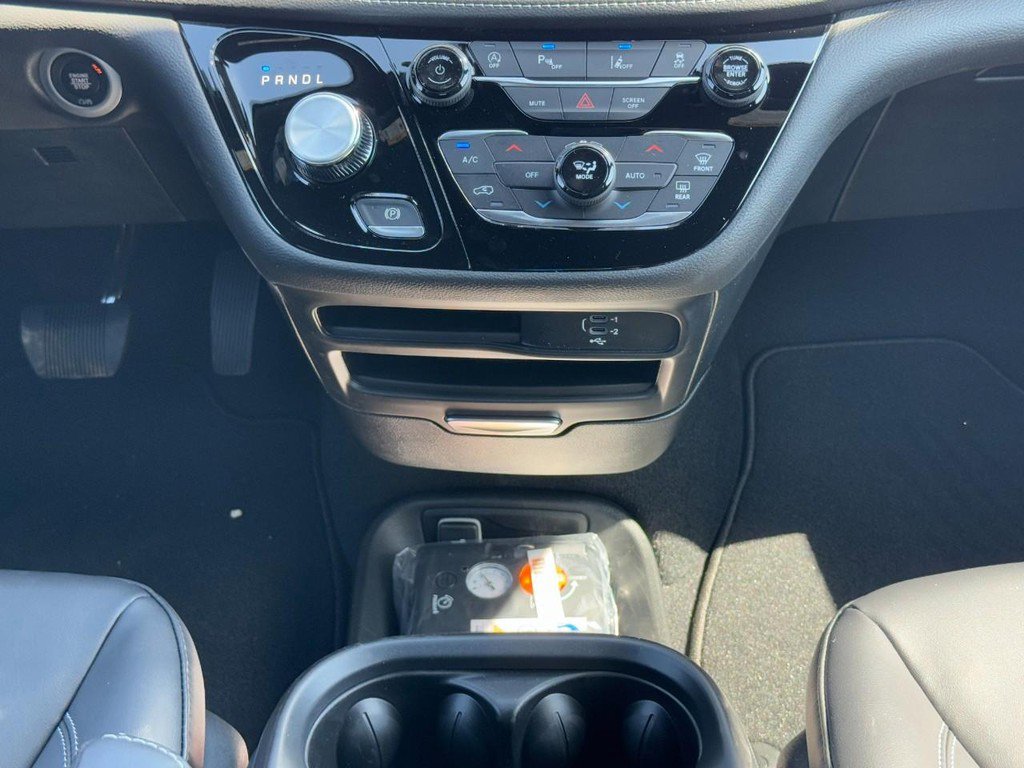New 2026 Chrysler Pacifica Select FWD image 12