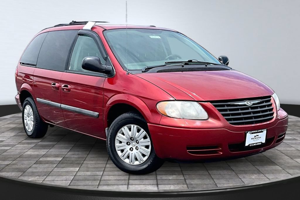 Used 2005 Chrysler Town & Country w/ Popular Equipment Group I FWD image 11